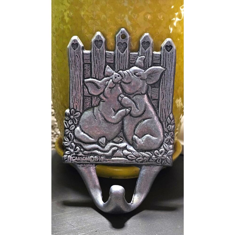 Vintage 90s Rustic Farmhouse Pewter Pigs in Love Wall Hanger